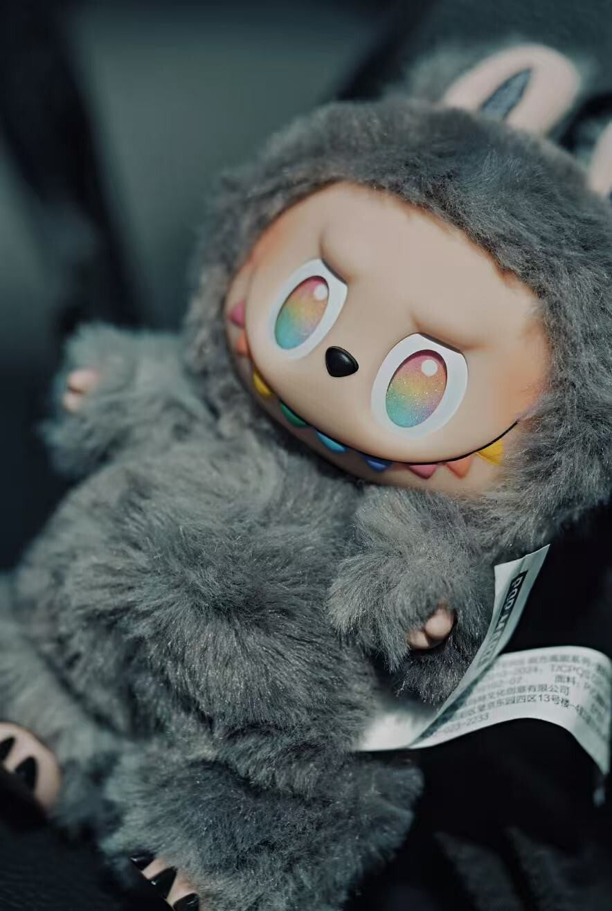 ぬいぐるみ labubu limited edition Pop Mart The Monsters Labubu Big into Energy Pendant 'ID